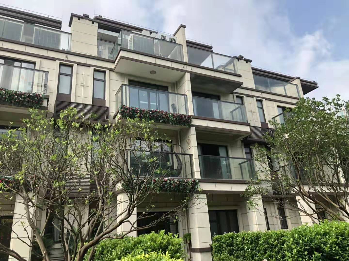 廣西綠桂涂料廠施工的云星創(chuàng)客園水包砂多彩仿石漆實際效果