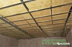 樓上太吵了。做一個(gè)隔音的天花板有用嗎？你想做嗎？